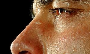 sudor.jpg Producción ABC. sudor excesivo ¿Cómo tratar la sudoración excesiva con homeopatía?